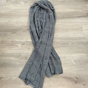 Houndstooth Grey Scarf